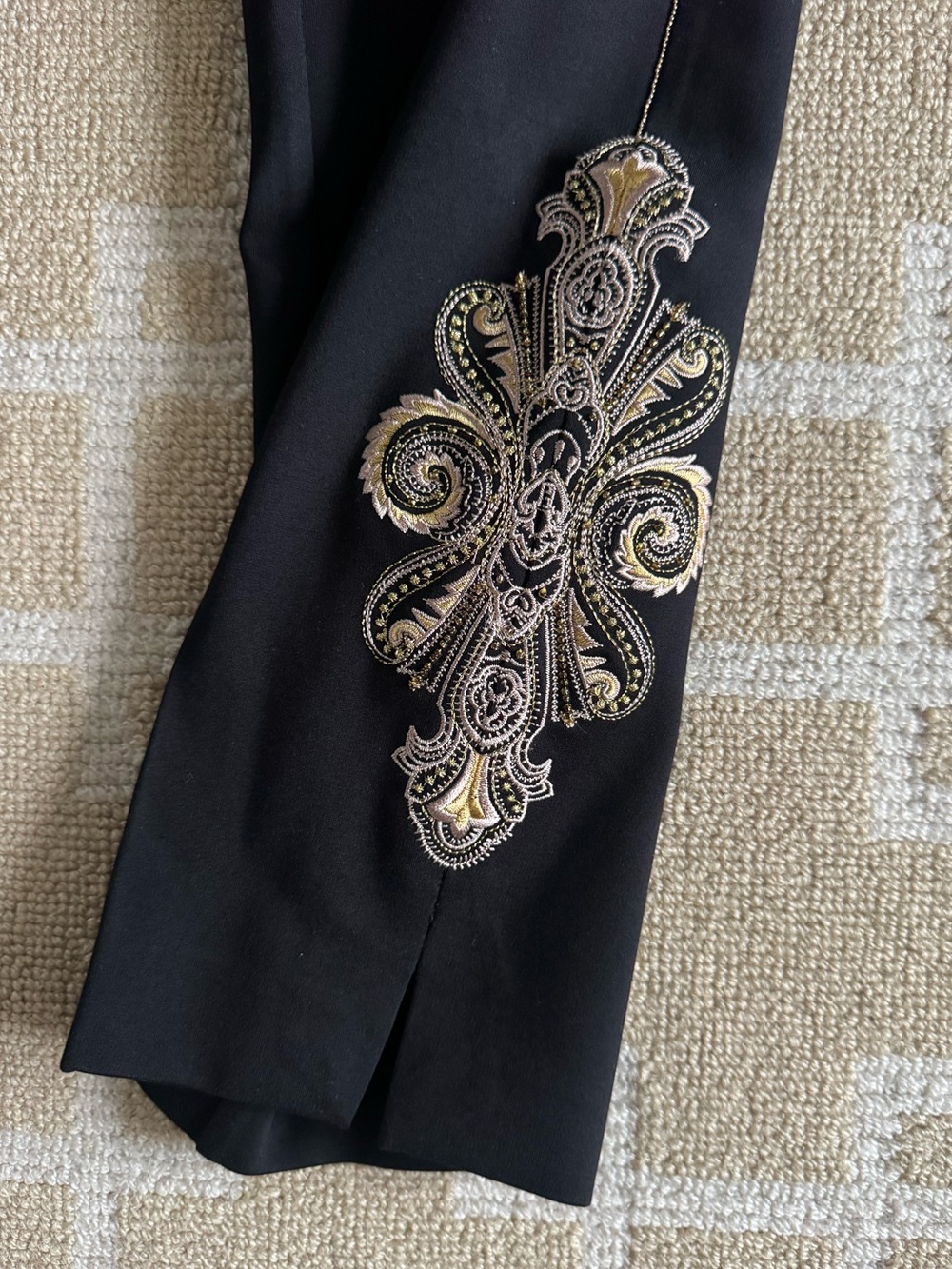 Chico’s So Slimming 360 Juliet Ankle Pants Embroidered Black Size 1.5 (US 10) - Picture 5 of 8